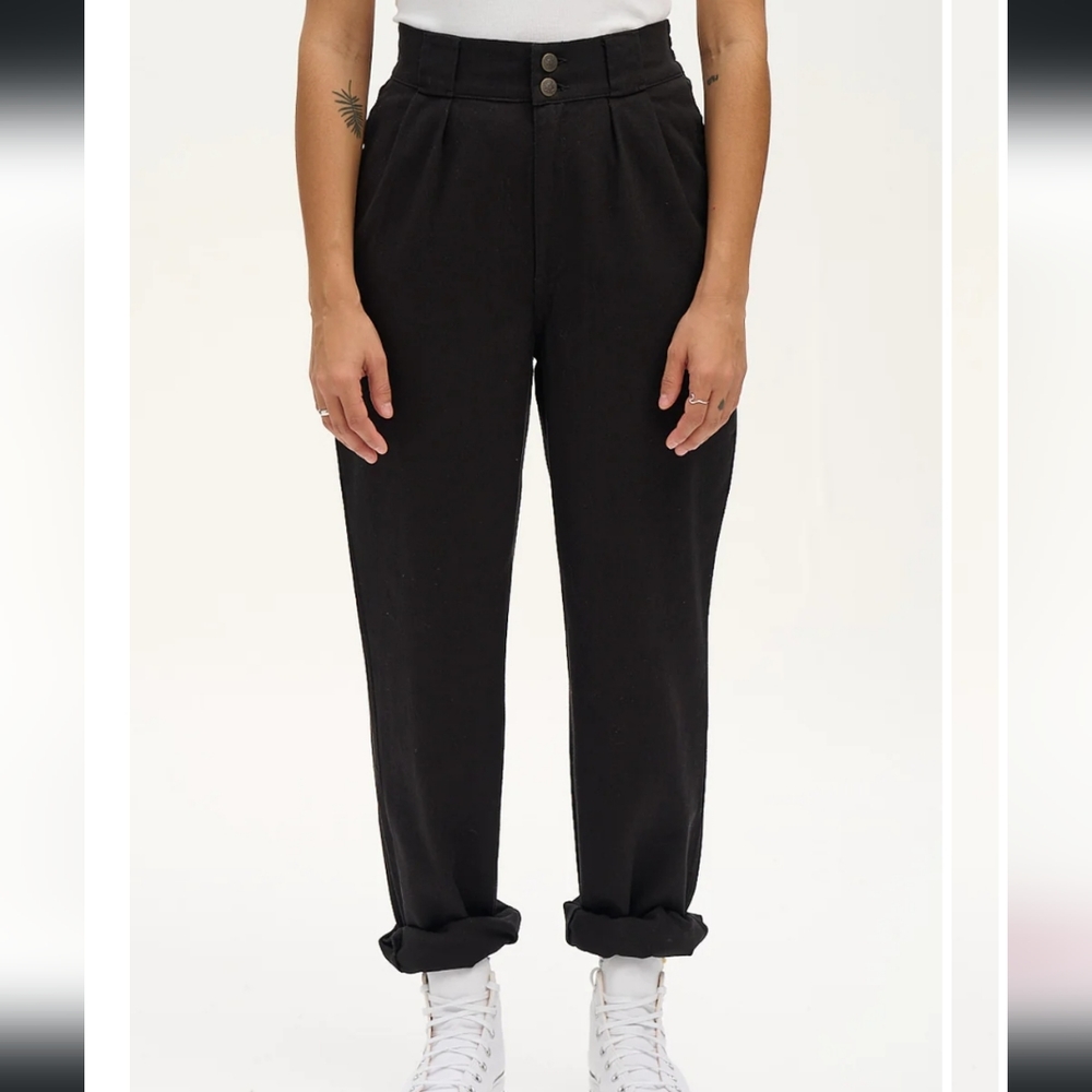 Lucy and Yak Addison Tapered Jeans: ORGANIC TWILL - Black